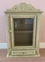 Brocante groen vitrine kastje, Ophalen, Minder dan 50 cm, Zo goed als nieuw, Minder dan 25 cm