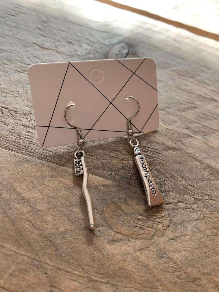 Tandpasta, Sieraden, Tassen en Uiterlijk, Oorbellen, Nieuw, Hangers, Overige materialen, Zilver, Ophalen of Verzenden