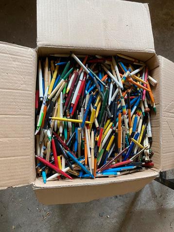 Honderden balpennen beschikbaar voor biedingen