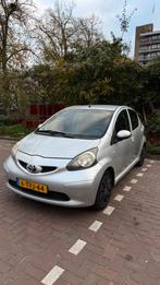 Toyota Aygo 1.0 12V Vvt-i 5DRS 2007 Grijs, Auto's, Voorwielaandrijving, 4 stoelen, 68 pk, Handgeschakeld