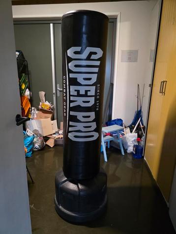 Super Pro Staande Bokszak - Zo goed als nieuw! beschikbaar voor biedingen