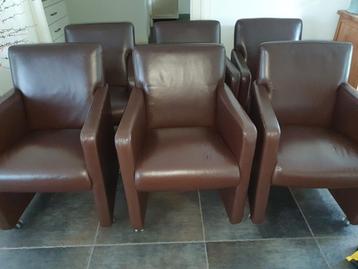 6 leren eetkamerstoelen/fauteuils bruin beschikbaar voor biedingen