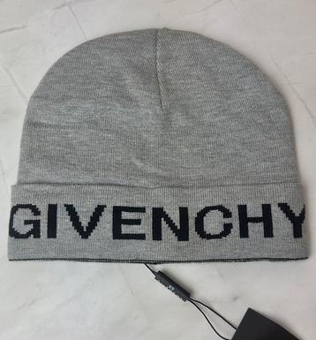Givenchy muts beschikbaar voor biedingen