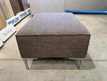 ZGAN Design on Stock Bloq Hocker Lichtbruin beschikbaar voor biedingen