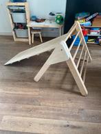 Houten klimdriehoek met kippenplank/glijbaan, Kinderen en Baby's, Speelgoed | Houten speelgoed, Ophalen of Verzenden, Zo goed als nieuw