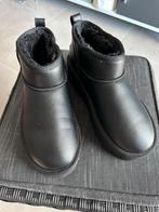 Zwarte UGG look-a-like laarzen, Kleding | Dames, Schoenen, Ophalen of Verzenden, Zo goed als nieuw, Zwart, Lage of Enkellaarzen