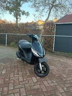 Piaggio zip 4t E5 2022 brom, Fietsen en Brommers, Scooters | Piaggio, Ophalen, Zo goed als nieuw, Benzine, Zip