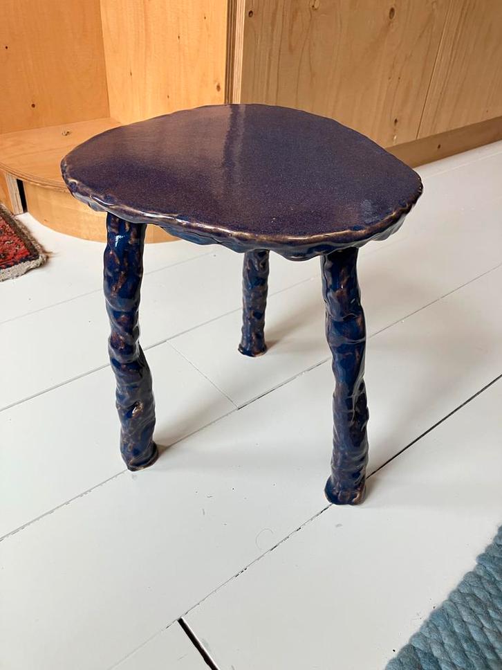 Keramieken krukje - handgemaakt, donkerblauw, Huis en Inrichting, Stoelen, Zo goed als nieuw, Eén, Overige materialen, Blauw, Ophalen