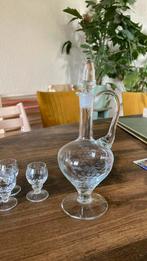 Mooi gegraveerd glaswerk. Karafje en 4 glaasjes, Ophalen of Verzenden, Gebruikt, Borrel- of Shotglas