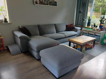 Hoekbank met poef (schade aan stof)