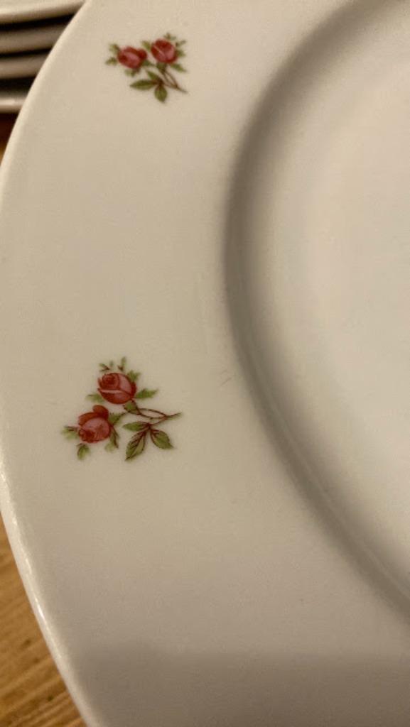 Prachtige borden met klein rose roosje, Huis en Inrichting, Keuken | Servies, Zo goed als nieuw, Bord(en), Overige stijlen, Porselein