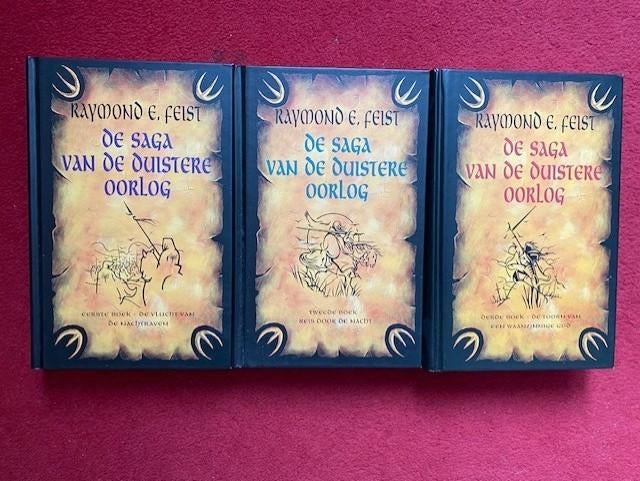 RAYMOND FEIST DE SAGA VAN DE DUISTERE OORLOG DE COMPLETE TRI, Boeken, Fantasy, Ophalen of Verzenden, Gelezen