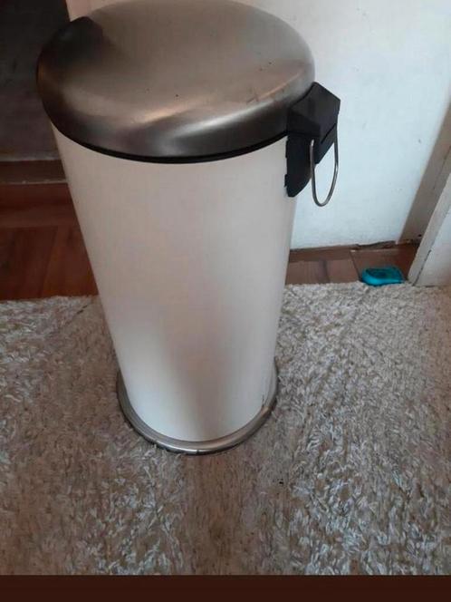 Te koop, Ikea metaal glans cream kleur prullenbak met pedaal, Huis en Inrichting, Woonaccessoires | Prullenbakken, Metaal, Met pedaal