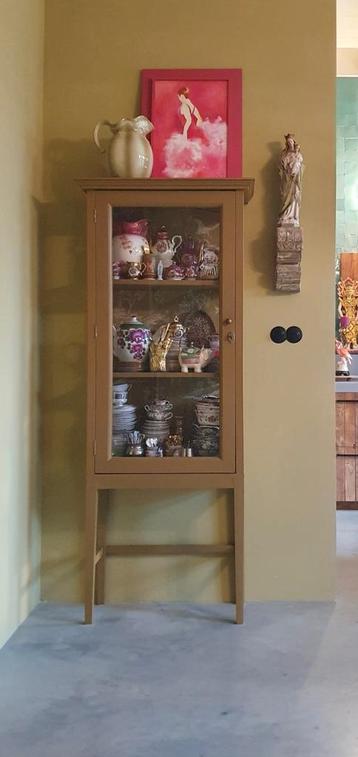 Vintage/ antiek/ brocante vitrinekast beschikbaar voor biedingen