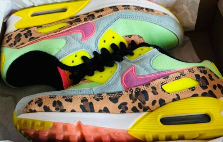 Nike Air Max 90 LX Illusion Green - Maat 39, Kleding | Dames, Schoenen, Zo goed als nieuw, Sneakers of Gympen, Groen, Ophalen of Verzenden