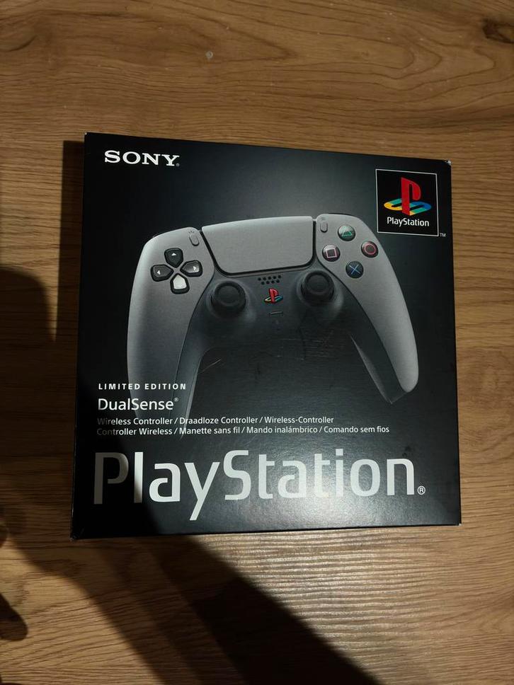 PS5 DualSense 30th Anniversary Limited Edition - Nieuw!, Spelcomputers en Games, Spelcomputers | Sony PlayStation Consoles | Accessoires