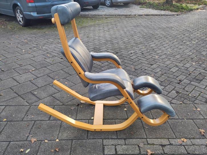Stokke varier gravity balansstoel, Huis en Inrichting, Fauteuils, Gebruikt, Leer, 50 tot 75 cm, 125 tot 150 cm, Ophalen