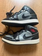 Nike Air Jordan 1 Mid Shadow Red, maat 40, Kleding | Heren, Schoenen, Ophalen, Zo goed als nieuw, Zwart