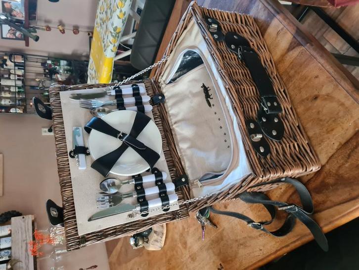 Apple Bandit luxe picknickmand 4 persoons, Hobby en Vrije tijd, Picknickmanden, Nieuw, Ophalen of Verzenden