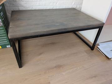 Salontafel, opknapper GRATIS op te halen  beschikbaar voor biedingen