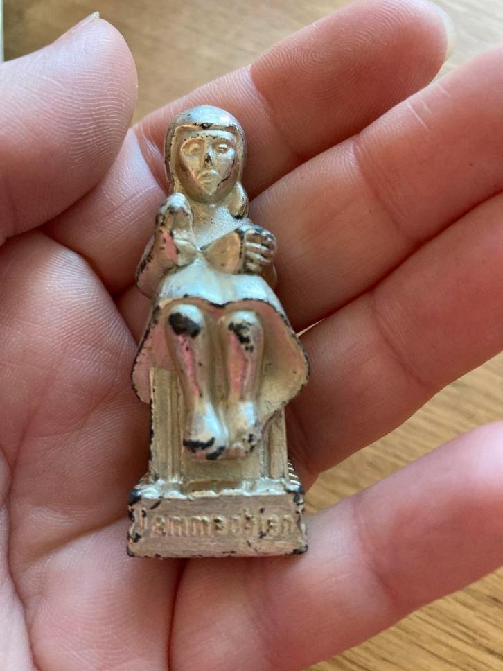 Antiek Lamechien beeldje, Antiek en Kunst, Kunst | Beelden en Houtsnijwerken, Ophalen of Verzenden