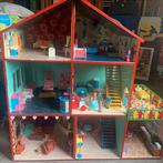 Houten poppenhuis , 3 verdiepingen, alles opgeknapt, Ophalen, Zo goed als nieuw, Poppenhuis