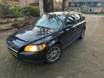 Volvo V50 2.4 140PK 2004 Zwart 5 cil 237.000km, Stof, 74 €/maand, 700 kg, Zwart