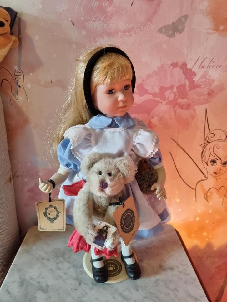 Alice in Wonderland porseleinen pop, Verzamelen, Poppenhuizen en Toebehoren, Poppenhuis, Ophalen of Verzenden