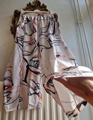 Als nieuw! Unieke room wit zwart kleur abstract ballon broek beschikbaar voor biedingen