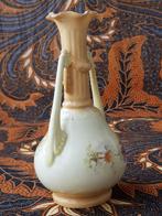 Mooi antiek porselein vaasje uit Engeland 15,8 cm. uit 1900., Antiek en Kunst, Antiek | Vazen, Ophalen of Verzenden