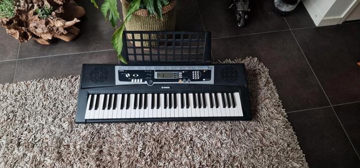 Yamaha Keyboard - Perfect voor Beginners!, Muziek en Instrumenten, Keyboards, Gebruikt, 61 toetsen, Yamaha, Aanslaggevoelig, Midi-aansluiting