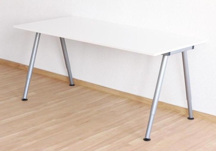 IKEA Galant-bureau (melkwit glas), Huis en Inrichting, Bureaus, Gebruikt, Bureau, In hoogte verstelbaar, Ophalen