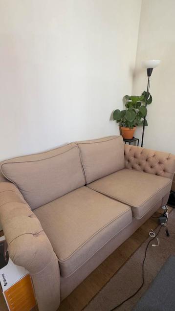 2 seater couch beschikbaar voor biedingen