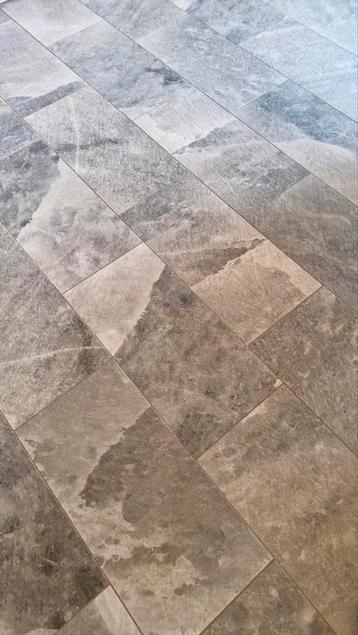 Vloertegel 60x30cm beschikbaar voor biedingen