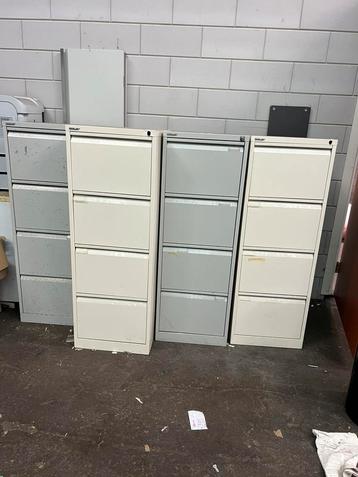 Kast  beschikbaar voor biedingen