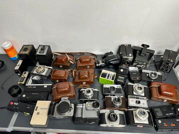 Grote verzameling analoge camera oud vintage beschikbaar voor biedingen