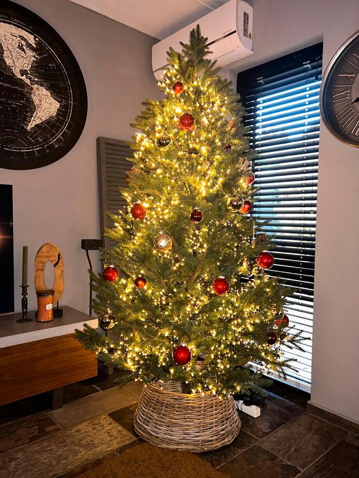 Prachtige grote kunstkerstboom .2.15 hoog, Diversen, Kerst, Zo goed als nieuw, Ophalen