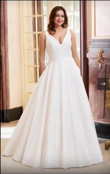 Bruidsjapon in de kleur Ivory van The Honeymoon Shop beschikbaar voor biedingen