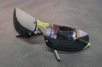 Vintage Chanel zonnebril - Zwarte lens met groene staaf beschikbaar voor biedingen