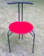 Leuke rood-zwarte design stoel in Memphis stijl uit jaren 80, Huis en Inrichting, Stoelen, Ophalen, Zo goed als nieuw, Memphis