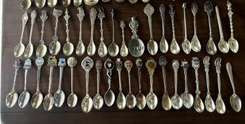 Verzameling zilveren en verzilverde vintage theelepeltjes beschikbaar voor biedingen