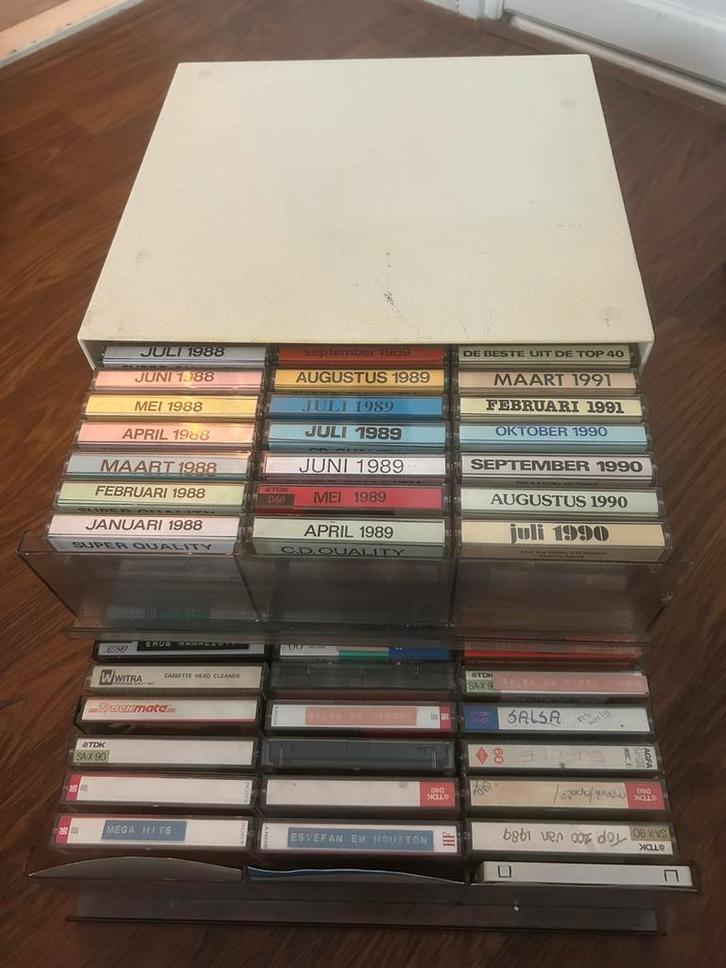 80 casstte bandjes 80 & 90 jaren muziek, Cd's en Dvd's, Cassettebandjes, Gebruikt, Pop, 26 bandjes of meer, Met bewaardoos, rek of koffer