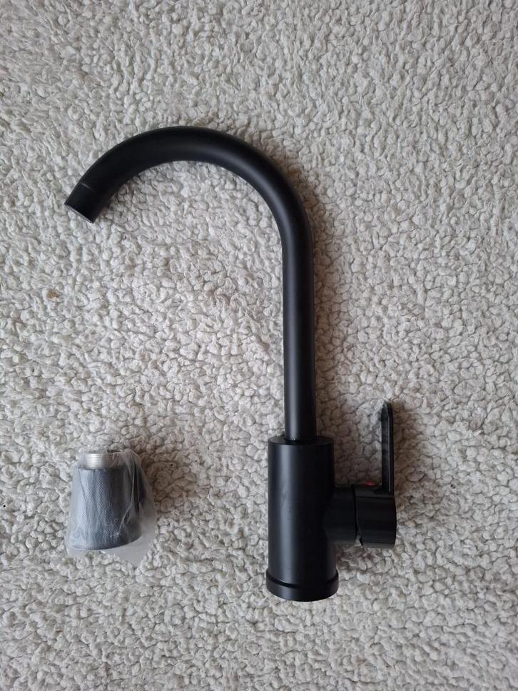 Gloednieuwe hoge kraan wastafel of keuken ZWART RVS, Doe-het-zelf en Verbouw, Sanitair, Nieuw, Kraan, Rvs, Ophalen of Verzenden