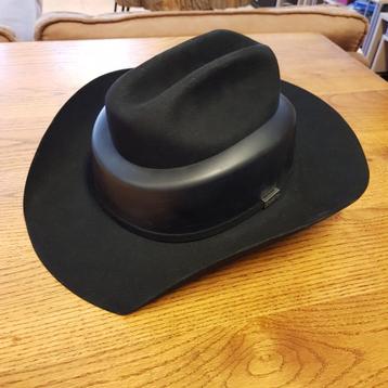 westernhoed en paardrijd cap in één beschikbaar voor biedingen