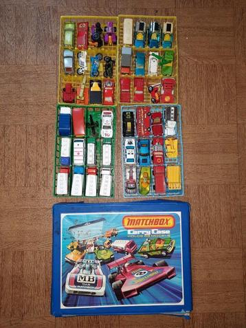 MAtchbox koffer vol met goede miniaturen beschikbaar voor biedingen
