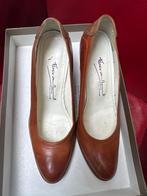 Elegante bruine pumps van Floris van Bommel, Ophalen of Verzenden, Zo goed als nieuw, Bruin, Pumps