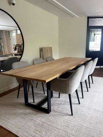 eettafel met 6 luxe stoelen, showroommodel  beschikbaar voor biedingen