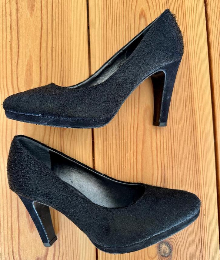 Moccio pumps - Zwart Leer met ponyhair afwerking - maat 39, Kleding | Dames, Schoenen, Zo goed als nieuw, Pumps, Zwart, Ophalen of Verzenden