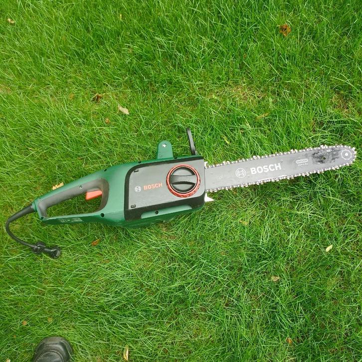 Elektrische kettingzaag Bosch, Doe-het-zelf en Verbouw, Gereedschap | Zaagmachines, Gebruikt, Kettingzaag, 1200 watt of meer, 30 tot 70 mm