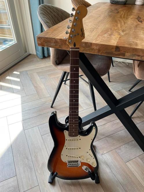 Squier “98 gold logo strat mint conditie! Korea, Muziek en Instrumenten, Snaarinstrumenten | Gitaren | Elektrisch, Zo goed als nieuw